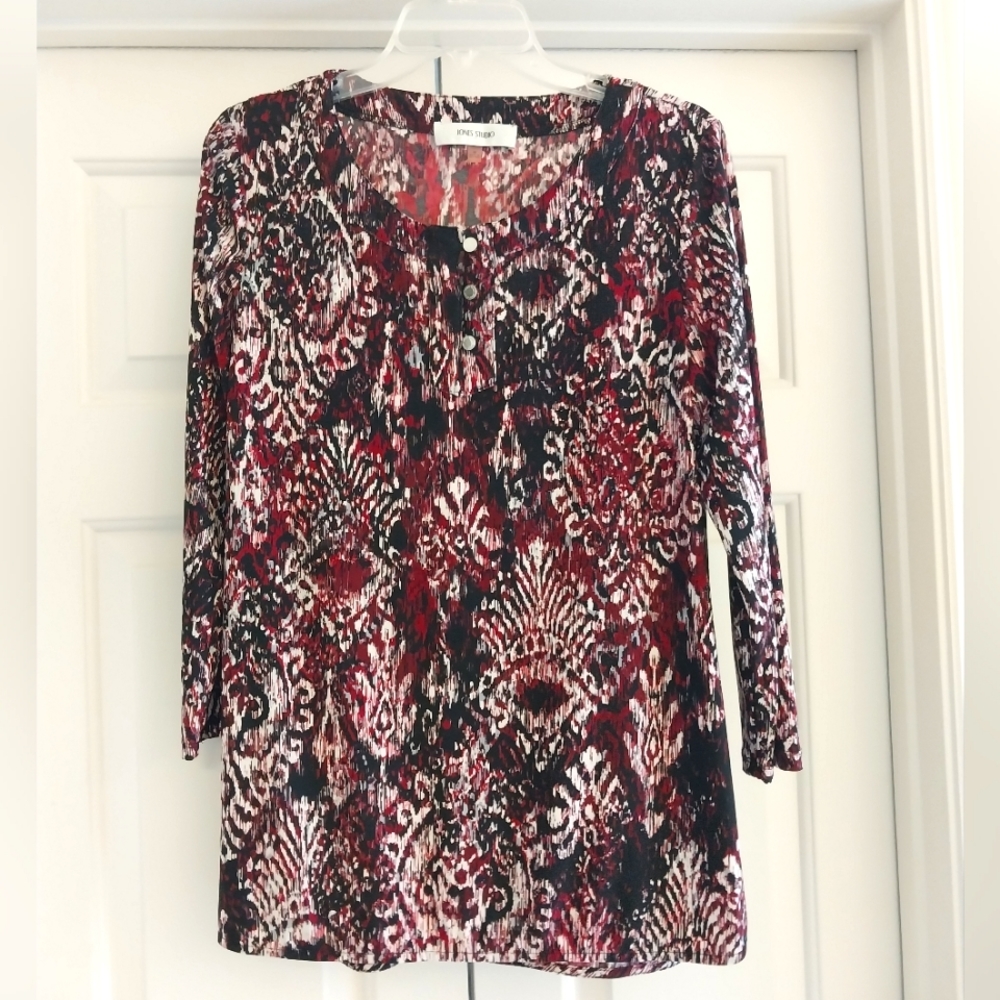 Jones Studio Ladies burgundy blouse